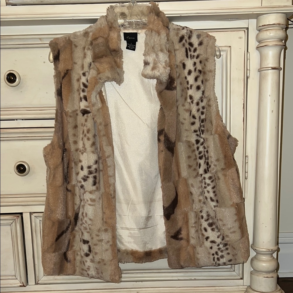 Cejon Tan Faux Fur Vest with Mottled Pattern and Sleeveless Design